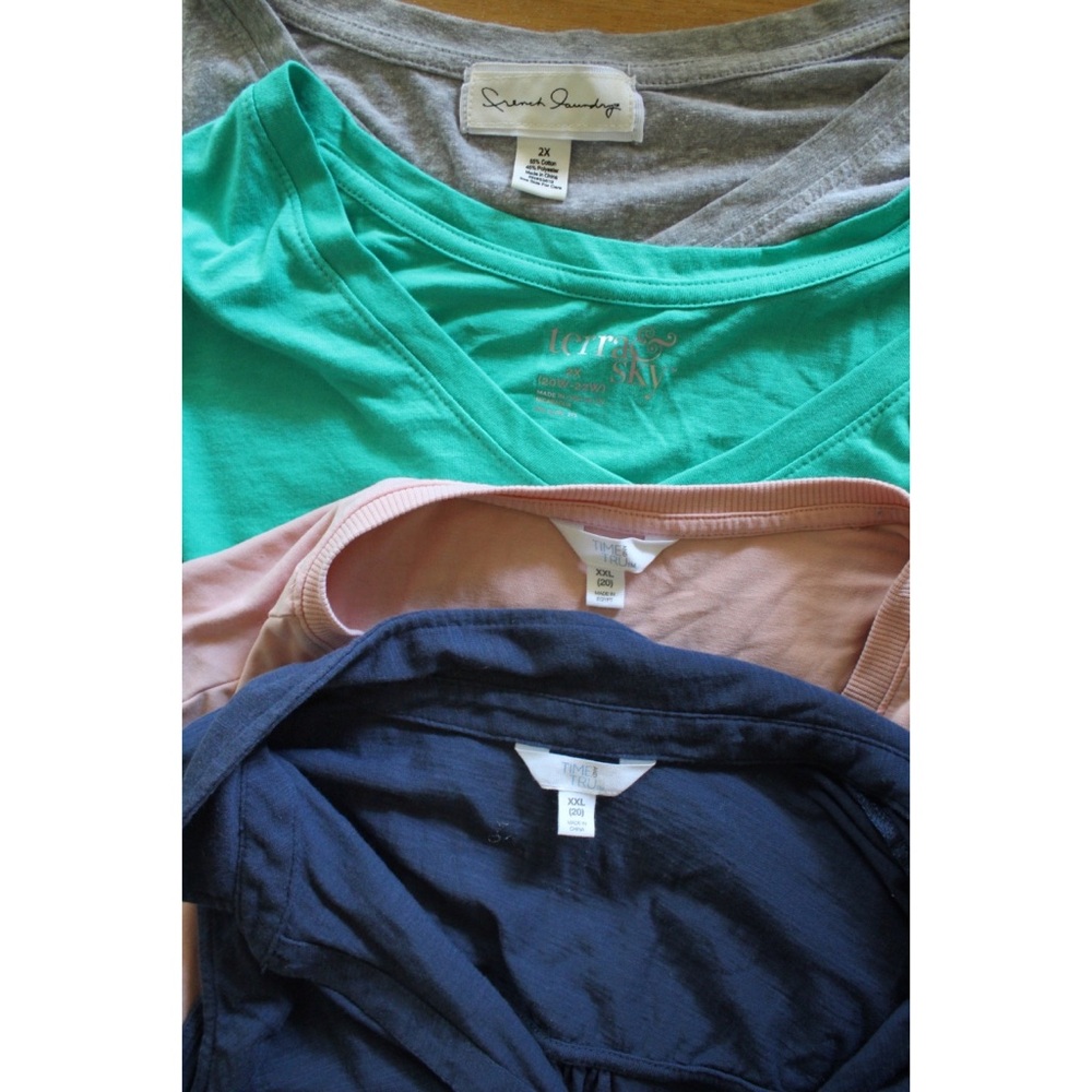 (4) Piece Women’s Plus Short Sleeve Preowned Tops 2X XXL - Picture 6 of 6